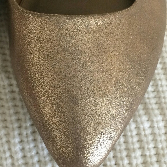 ‼️PRICE DROP‼️Christian Siriano Gold Women's Flats - Picture 2 of 6